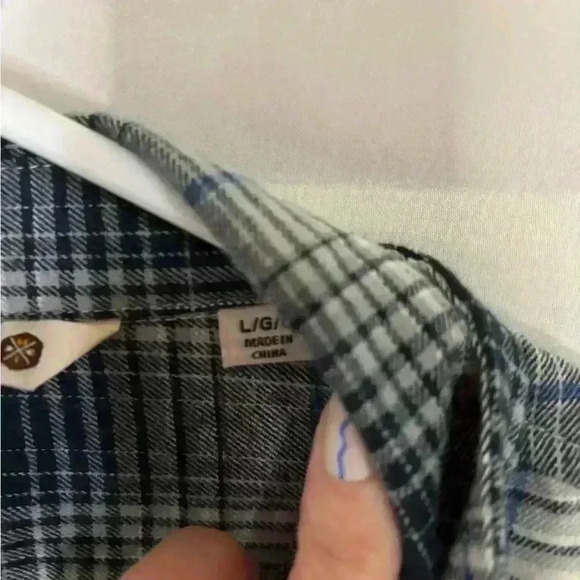New with tags, mens size large mountain and isles plaid button up shirt, #N483 - Picture 5 of 7